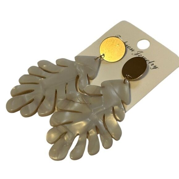 ‎Boho acrylic palm leaf pearl dangle earrings - Picture 1 of 2